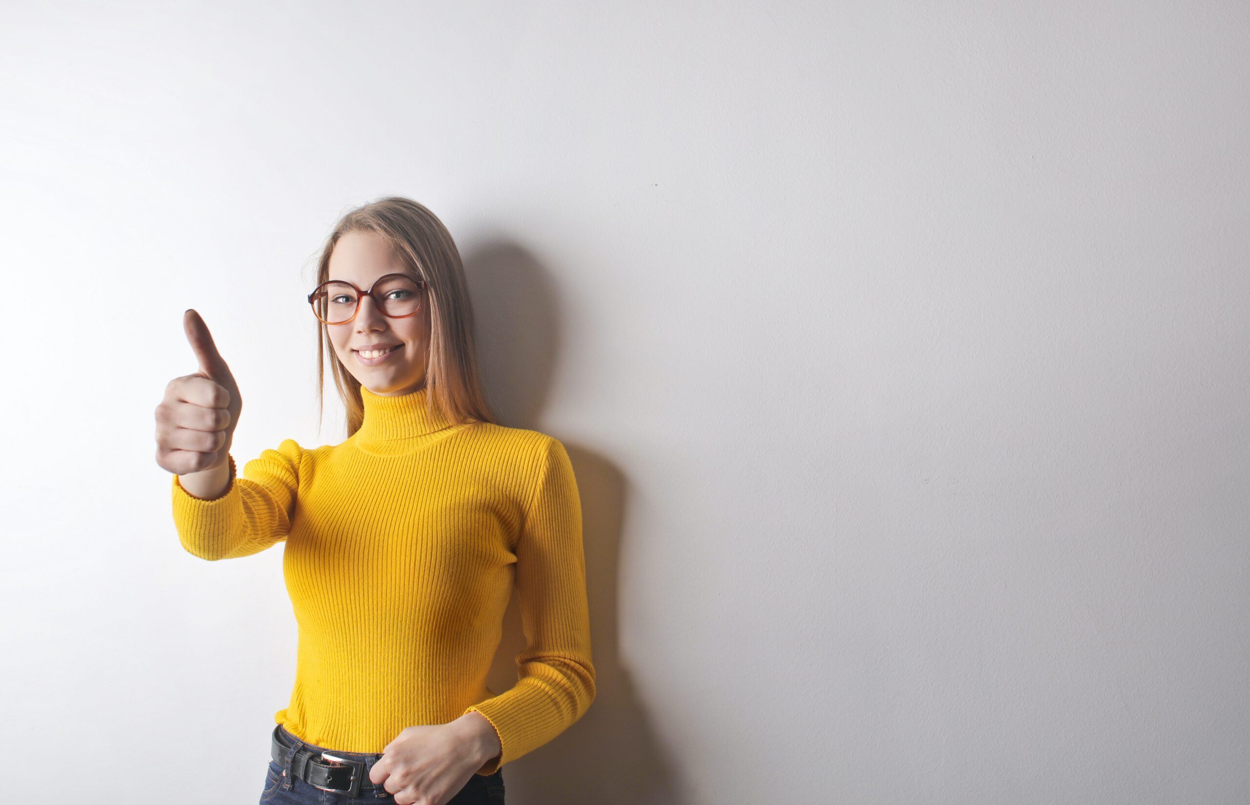 A Woman Smiling About The Benefits of Practicing Daily Positive Affirmations for Women 